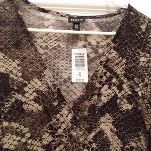 NWT Torrid Snakeskin Surplus Top, Size 00